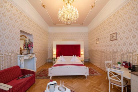 Bed, Photo of the whole room, Seating area