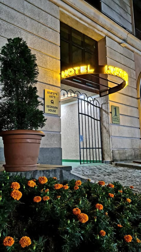Facade/entrance