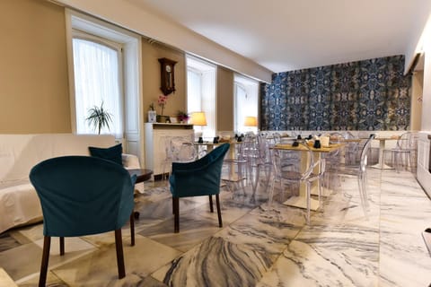 Living room, Breakfast