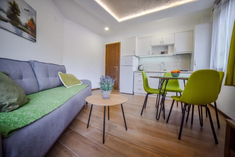 TV and multimedia, Kitchen or kitchenette, Living room, Dining area