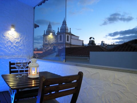 Nearby landmark, Neighbourhood, Balcony/Terrace