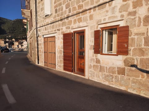 Property building, Facade/entrance, Neighbourhood
