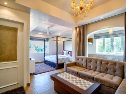 Bed, Living room, Photo of the whole room, Seating area, Bedroom