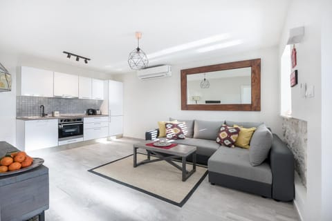 Polly Apartments with swimming pool Apartment in Dubrovnik-Neretva County