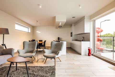 Kitchen or kitchenette, Seating area, Dining area