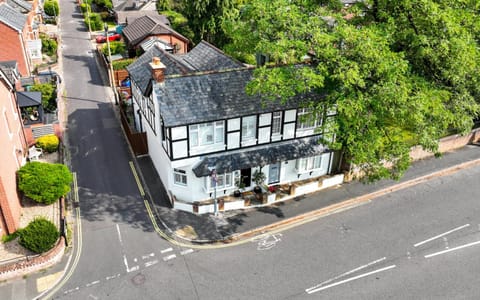 Corner Cottage - character, charm, great location. House in Ringwood