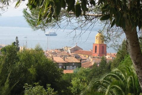 Chalet 6p dans un parc résidentiel dans le Golfe de Saint Tropez (in a park in the Gulf of Saint Tropez) Chalet in Gassin