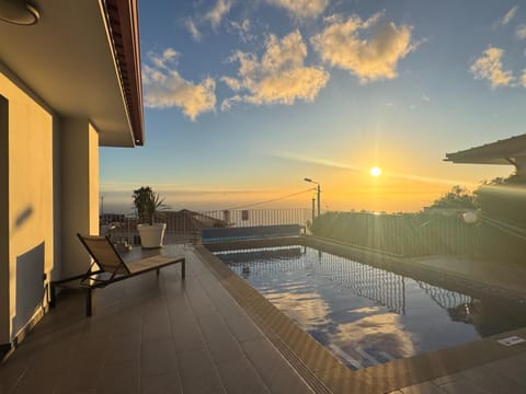 Balcony/Terrace, Sea view, Swimming pool, Sunset