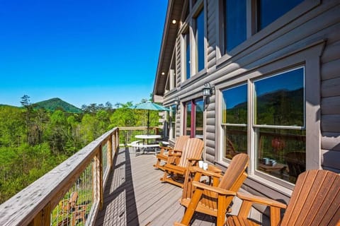 Nothin But A Good Time - Smoky Mountain Family Cabin, Theatre, Hot Tub, FirePit, WiFi Cabin in Sevierville