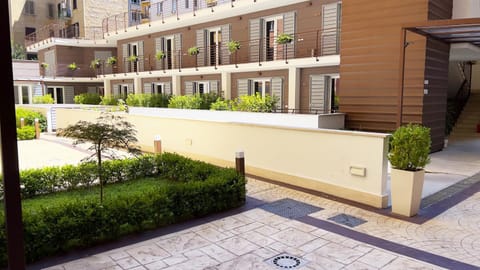 Property building, Patio, View (from property/room), Balcony/Terrace, Other, Garden view, Quiet street view, Inner courtyard view