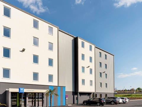 Property building, air conditioner
