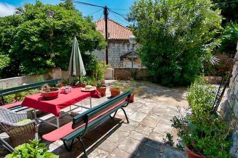 Patio, Garden, Balcony/Terrace