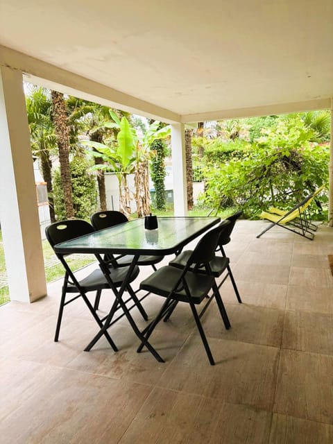 Patio, Day, Garden, View (from property/room), Balcony/Terrace, Seating area, Dining area, Garden view