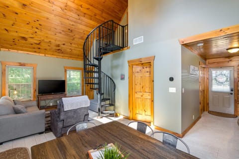 Scotch Pine . Trailside Lodging Apartment in Millersburg