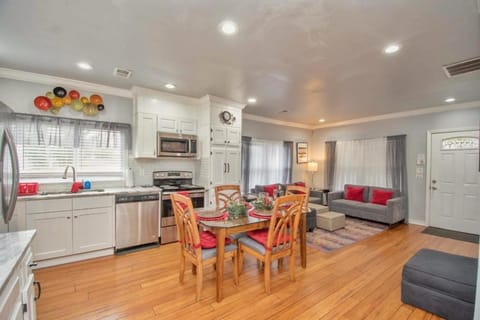 Updated 8BD Home Near the Best of Atlanta House in Atlanta