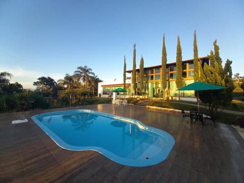 Property building, Pool view, Swimming pool, Swimming pool, sunbed