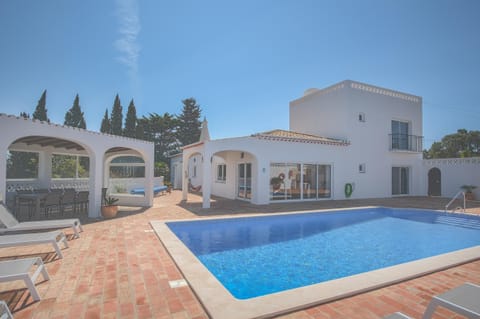 Property building, Patio, Day, Garden, Balcony/Terrace, Pool view, Swimming pool, Swimming pool, sunbed
