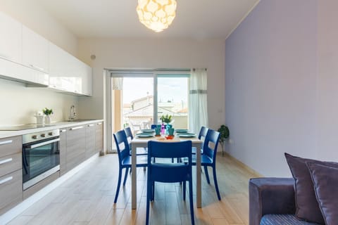 Kitchen or kitchenette, Living room, Dining area