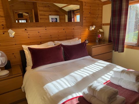 Rashfield Sheilings - Quiet Riverside Lodges for Couples near Pucks Glen Nature lodge in Scotland