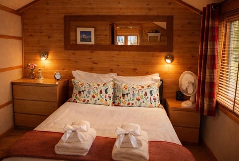 Rashfield Sheilings - Quiet Riverside Lodges for Couples near Pucks Glen Nature lodge in Scotland