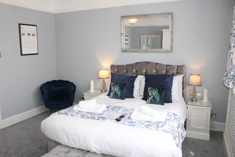 Photo of the whole room, Bedroom, towels