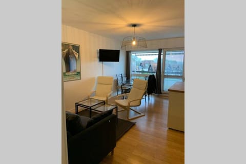 Trouville-Apt rénové-Balcon magnifique vue mer Apartment in Trouville-sur-Mer