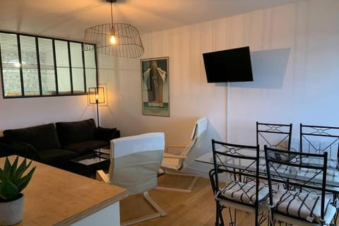 Trouville-Apt rénové-Balcon magnifique vue mer Apartment in Trouville-sur-Mer