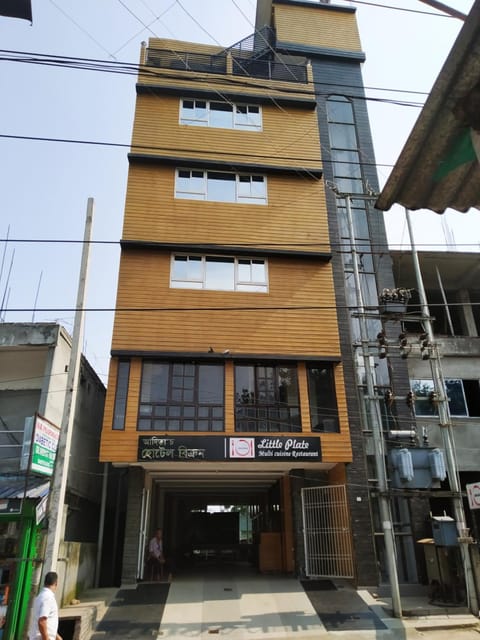 Property building, Facade/entrance, Property logo or sign