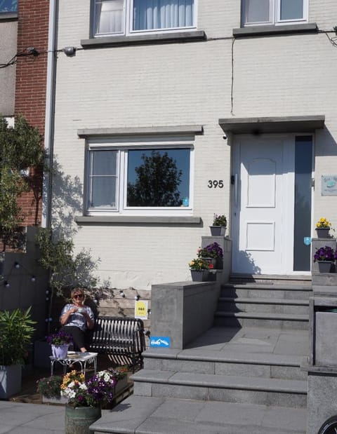 Facade/entrance, Balcony/Terrace