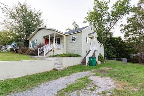 Charming 3-Bedroom Home in Rossville, GA - Family Retreat House in Alabama