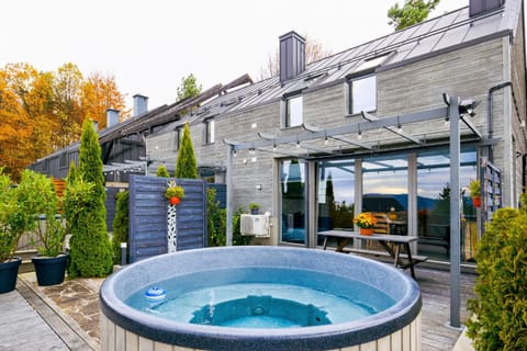 Hot Tub, Garden view