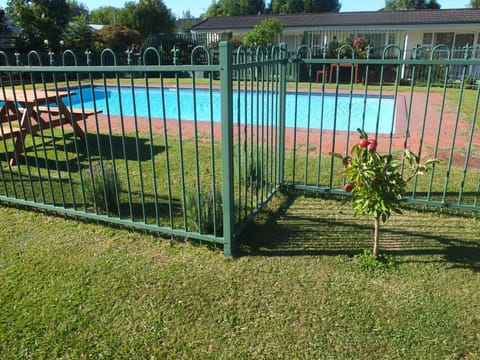 Colonial Court Motel Motel in Cambridge