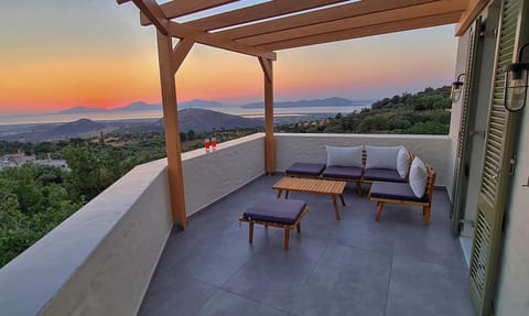 Patio, Day, Natural landscape, View (from property/room), Balcony/Terrace, Balcony/Terrace, Seating area, Mountain view, Sea view, Sunrise, Sunset