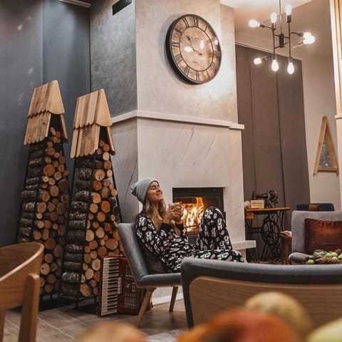 People, Lounge or bar