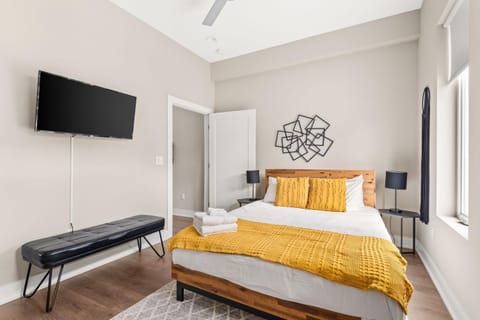 Bed, TV and multimedia, Bedroom