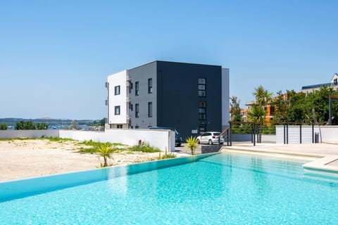 Property building, Swimming pool