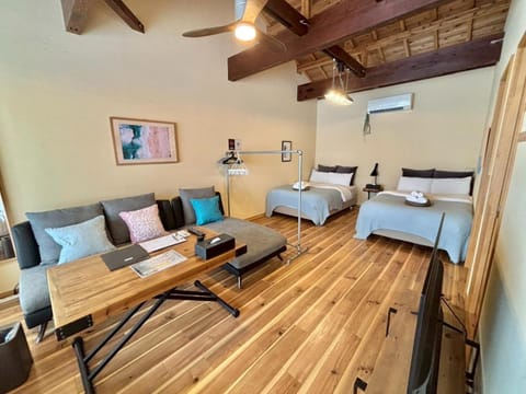 Bed, TV and multimedia, Living room, Photo of the whole room, Bedroom, air conditioner