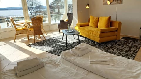 Bed, Living room, Photo of the whole room, Seating area