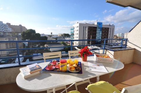 View (from property/room), Balcony/Terrace, Dining area