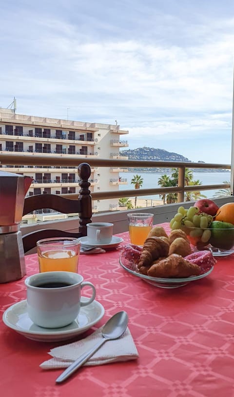 View (from property/room), Balcony/Terrace, Sea view