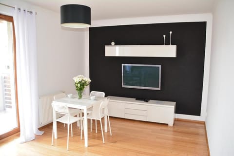 Apartament Black & White Wczasowa Apartment in Pomeranian Voivodeship