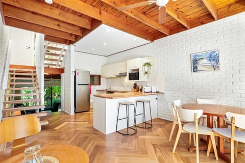 Dining area, kitchen