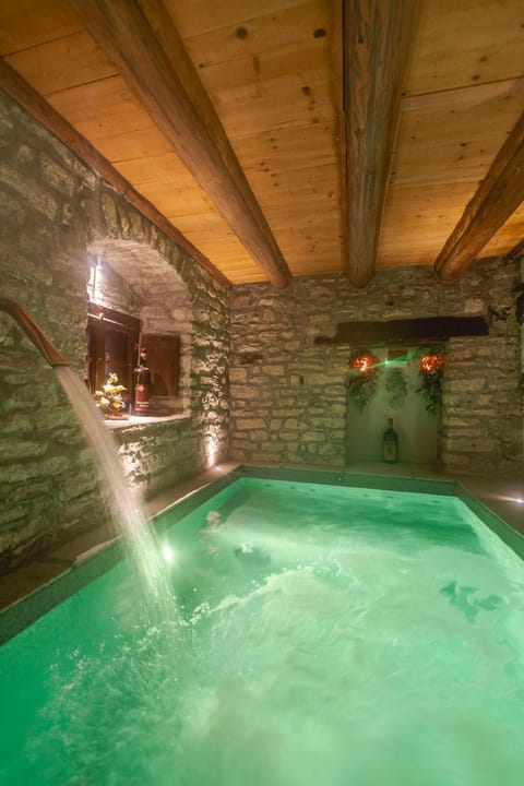 Hot Tub, Swimming pool