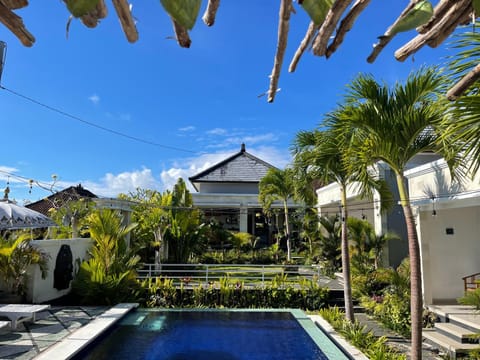 Property building, Swimming pool