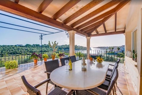 Property building, Balcony/Terrace, Living room