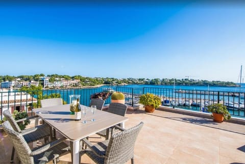 Property building, Balcony/Terrace, Living room