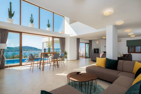 Living room, Seating area, Dining area