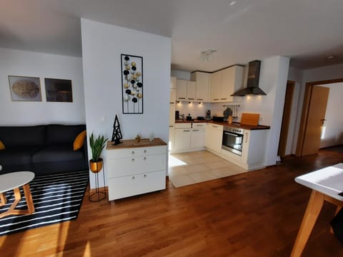 Kitchen or kitchenette, Seating area