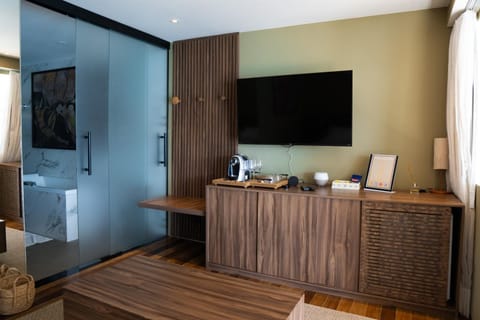 TV and multimedia, locker