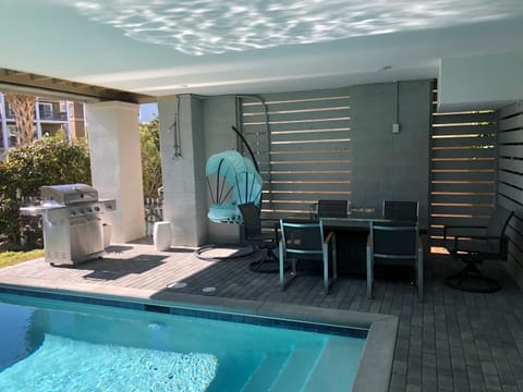 Restaurant/places to eat, Swimming pool